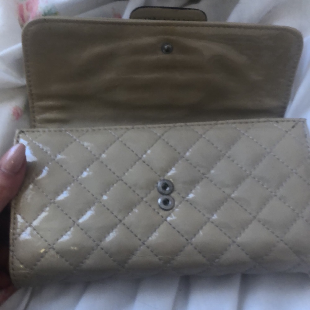 Guess Wallet - Picture 4 of 9
